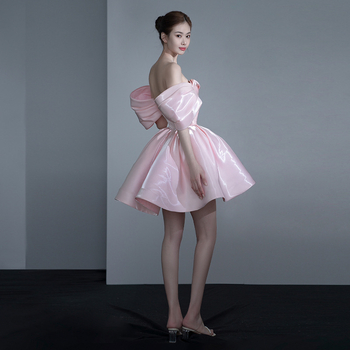 Estélyi ruha váll nélküli dekoltázs, A-vonalú sziluett, magas derék, háromnegyed ujjak, rövid szoknya (polyester)