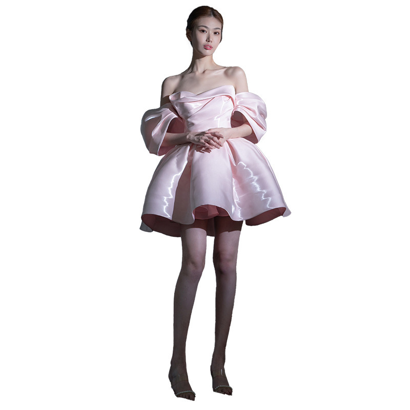 Estélyi ruha váll nélküli dekoltázs, A-vonalú sziluett, magas derék, háromnegyed ujjak, rövid szoknya (polyester)