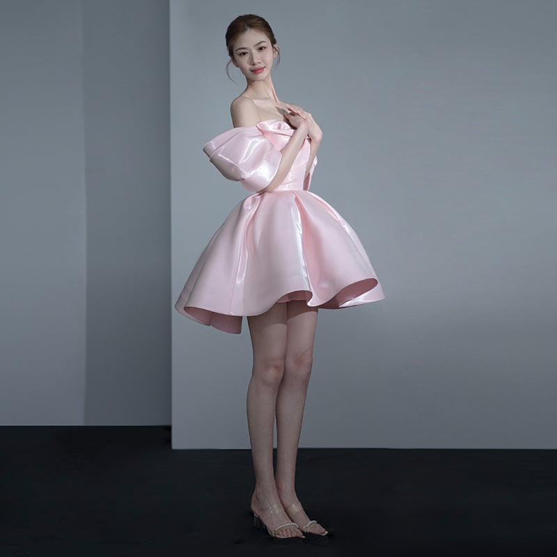 Estélyi ruha váll nélküli dekoltázs, A-vonalú sziluett, magas derék, háromnegyed ujjak, rövid szoknya (polyester)