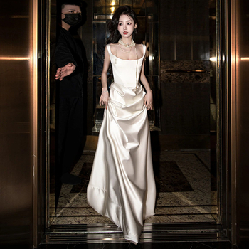 Esküvői ruha - poliészter szatén, A-vonal, ujj nélküli, hosszú, középső derék.