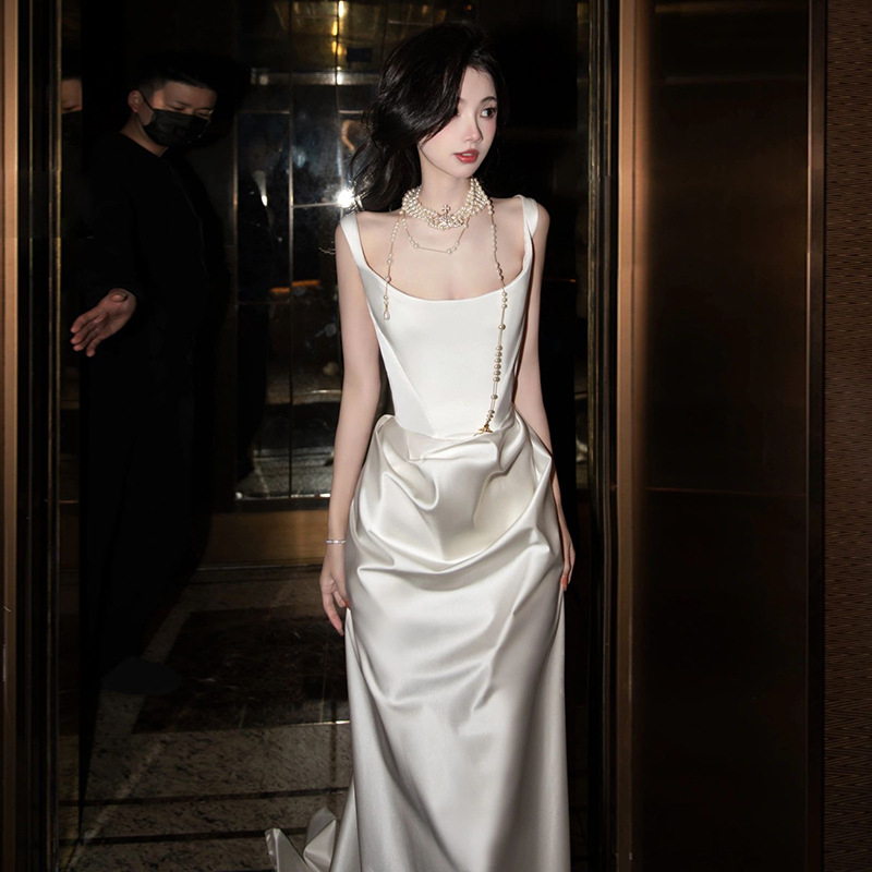 Esküvői ruha - poliészter szatén, A-vonal, ujj nélküli, hosszú, középső derék.