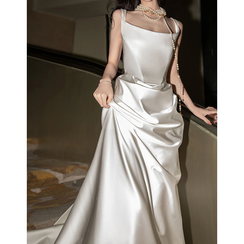 Esküvői ruha - poliészter szatén, A-vonal, ujj nélküli, hosszú, középső derék.