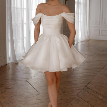 Egy vállú mini ruha, ujjatlan, karcsúsított szabásvonal, középső derekú, poliészter 95%+; esküvőre, banketre és partikra