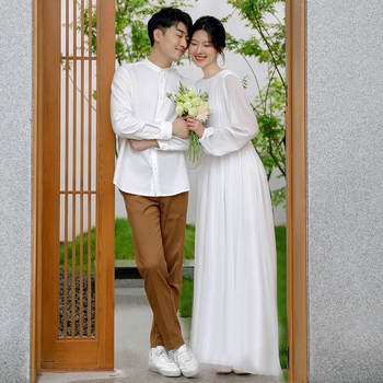 Francuski stil lagane vjenčane haljine sa satenom, duboki V izrez, 3/4 rukavi, duga suknja