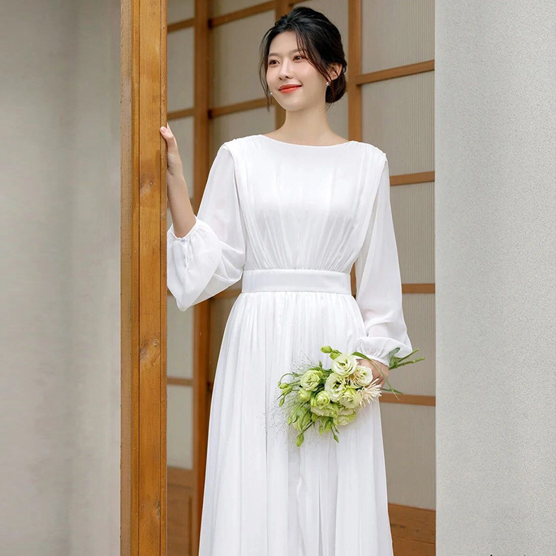 Francuski stil lagane vjenčane haljine sa satenom, duboki V izrez, 3/4 rukavi, duga suknja