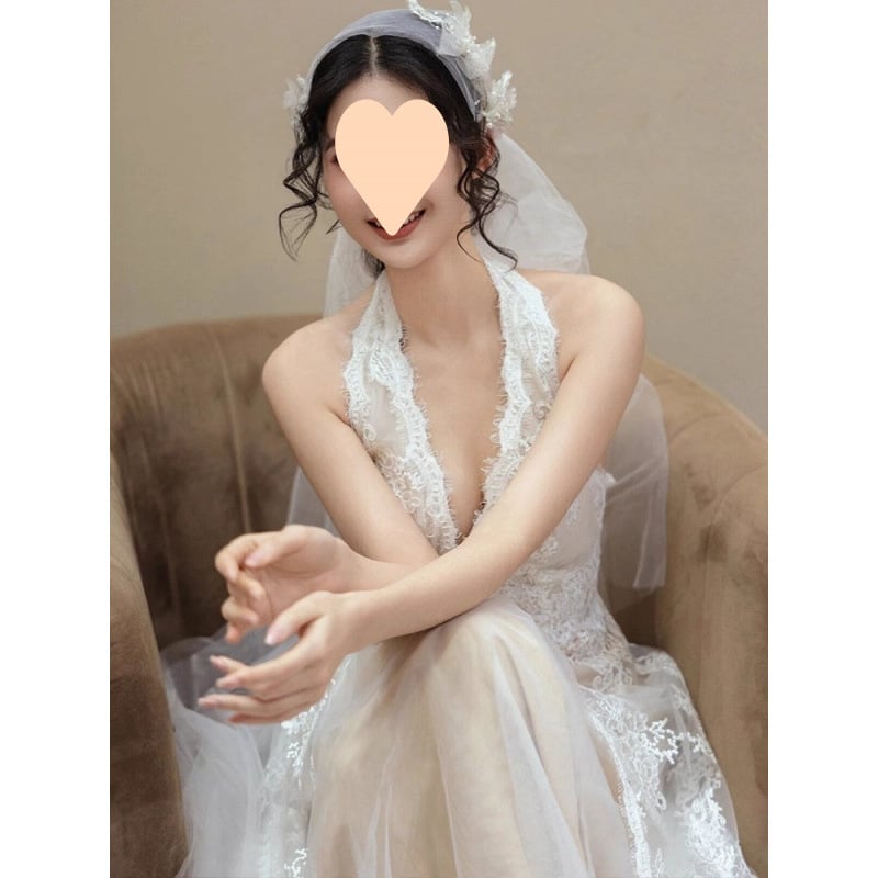 Francia stílusú vintage csipke esküvői ruha, halter nyakú, mély V-nyak, magas derék, hosszú ujjú