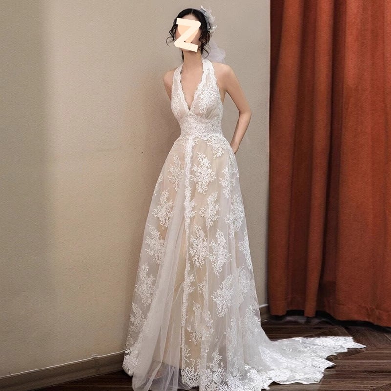Francia stílusú vintage csipke esküvői ruha, halter nyakú, mély V-nyak, magas derék, hosszú ujjú