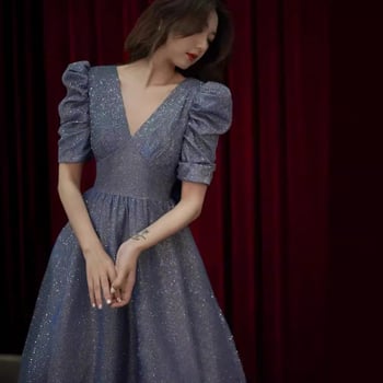 Éjszakai ruha mély V-nyakkal, midi hosszúságú tüll szoknyával, acetát szálból készült, 2022 ősz