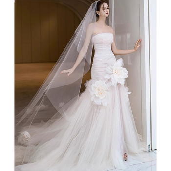 Esküvői ruha váll nélküli, csőtop stílusú, hosszú szoknyával és kis uszály, poliészter