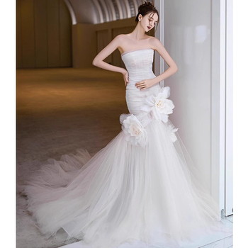 Esküvői ruha váll nélküli, csőtop stílusú, hosszú szoknyával és kis uszály, poliészter