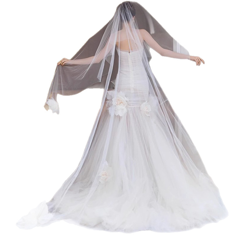 Esküvői ruha váll nélküli, csőtop stílusú, hosszú szoknyával és kis uszály, poliészter