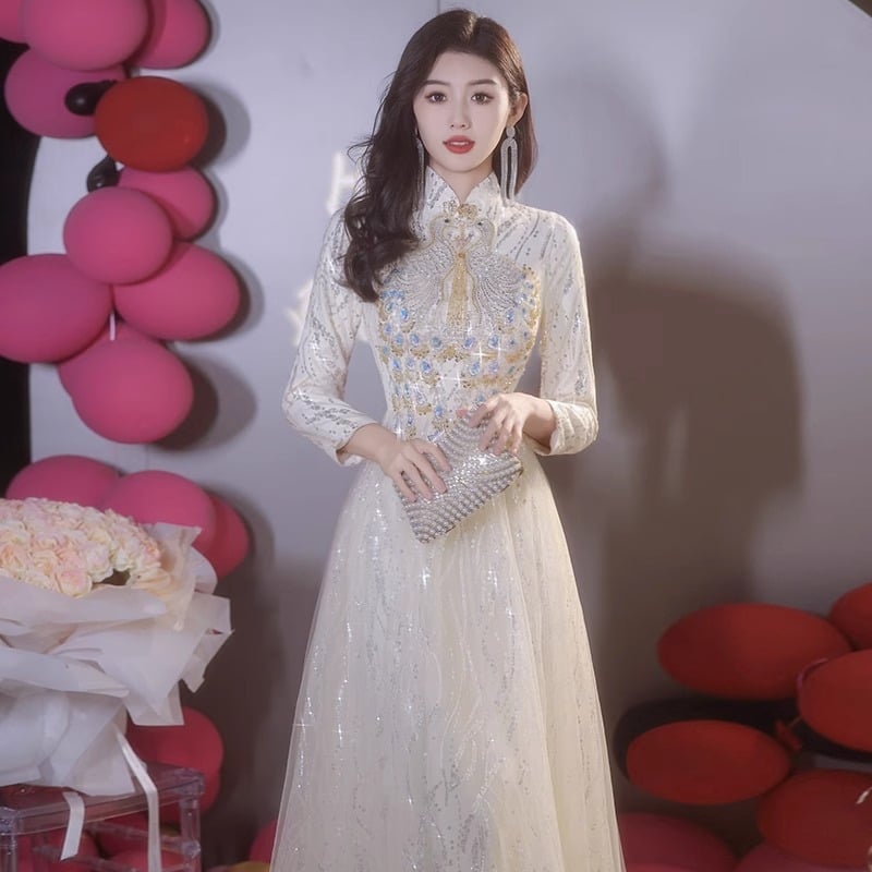 Estélyi ruha váll nélküli kivágással, hosszú ujjú, hosszú szoknya, derék középmagasságú, hálóanyag