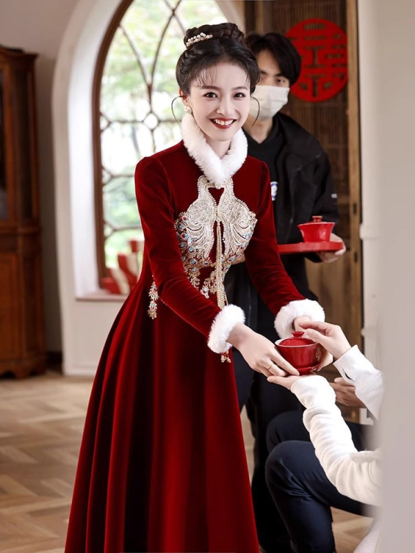 Csipao-stílusú menyasszonyi ruha, egyik váll, A-vonal, hosszú ujjú, poliészter