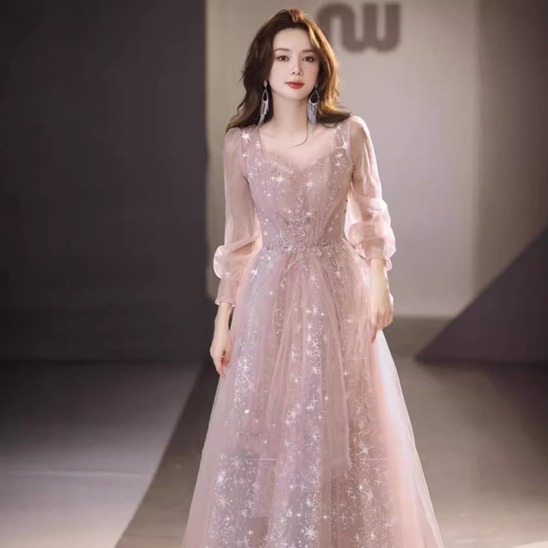 Estélyi ruha hosszú ujjú, hálós anyag, magas derék, hosszú szoknya, A-vonalú, szűk fazon