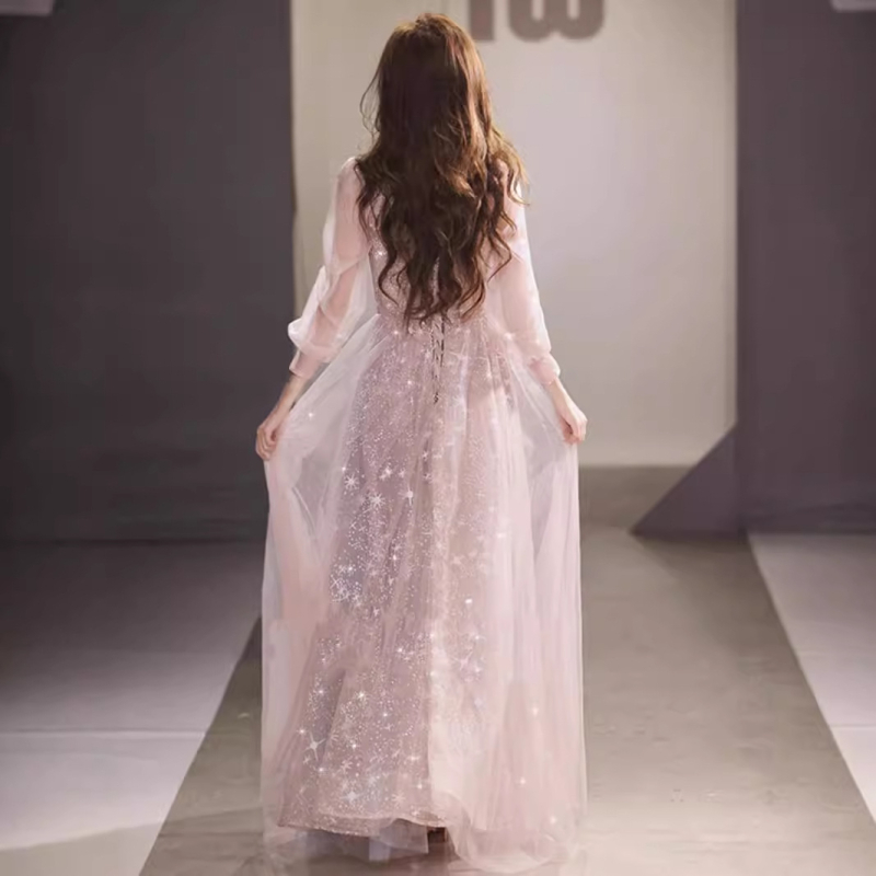 Estélyi ruha hosszú ujjú, hálós anyag, magas derék, hosszú szoknya, A-vonalú, szűk fazon