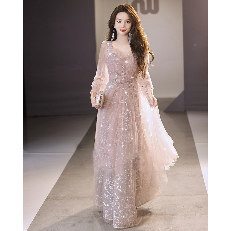 Estélyi ruha hosszú ujjú, hálós anyag, magas derék, hosszú szoknya, A-vonalú, szűk fazon