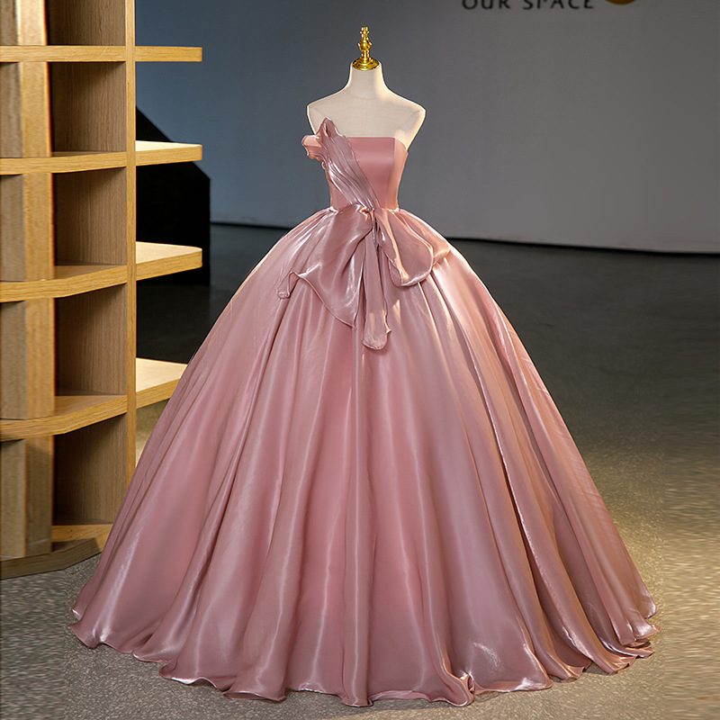 Hosszú estélyi ruha egy vállú, hátsó kivágás nélküli, tutu szoknyával, organza-spandex-poliészter keverék