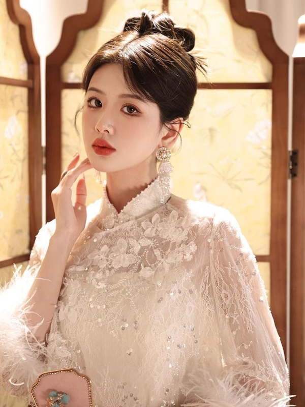 Cheongsam-stílusú eljegyzési ruha Chenille-Spandex keverékből, A-vonalú siluett, egy vállú kivágás, hercegnő ujjú, magas derék