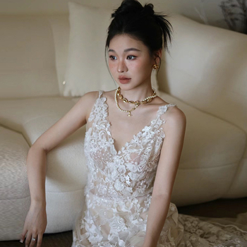 Csipkés esküvői ruha, ujjatlan, magas derék, hercegnő-sziluett, hosszú ruhadarab