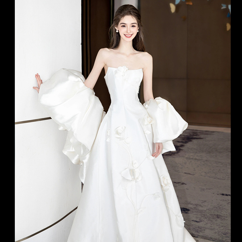 Menyasszonyi ruha cső felsővel, A-vonalú hosszú szoknyával, 3/4-ujjak, középső derék, 2025 tavasz