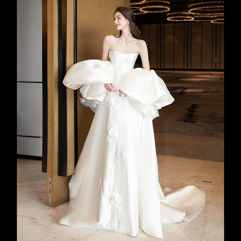 Menyasszonyi ruha cső felsővel, A-vonalú hosszú szoknyával, 3/4-ujjak, középső derék, 2025 tavasz