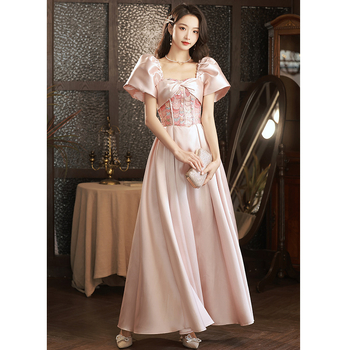 Szatén estéruha - A-vonal, magas derék, 3/4-es ujjú, hosszú ruha