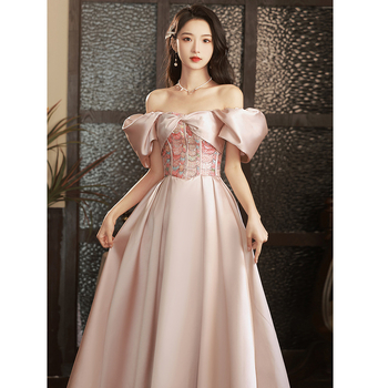 Szatén estéruha - A-vonal, magas derék, 3/4-es ujjú, hosszú ruha