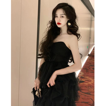 Női estélyi ruha: csőtop, A-vonalú hosszú szoknya, háromnegyedes ujjak, poliészter 70–80%