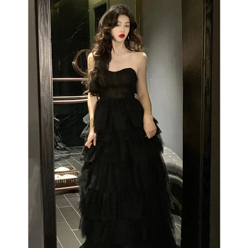 Női estélyi ruha: csőtop, A-vonalú hosszú szoknya, háromnegyedes ujjak, poliészter 70–80%