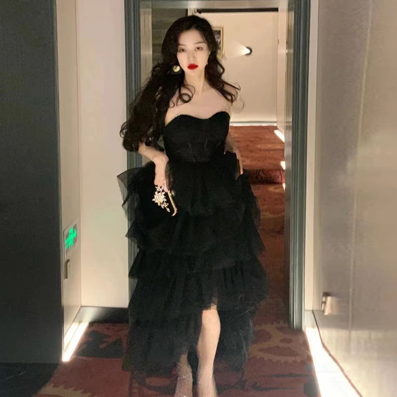 Női estélyi ruha: csőtop, A-vonalú hosszú szoknya, háromnegyedes ujjak, poliészter 70–80%