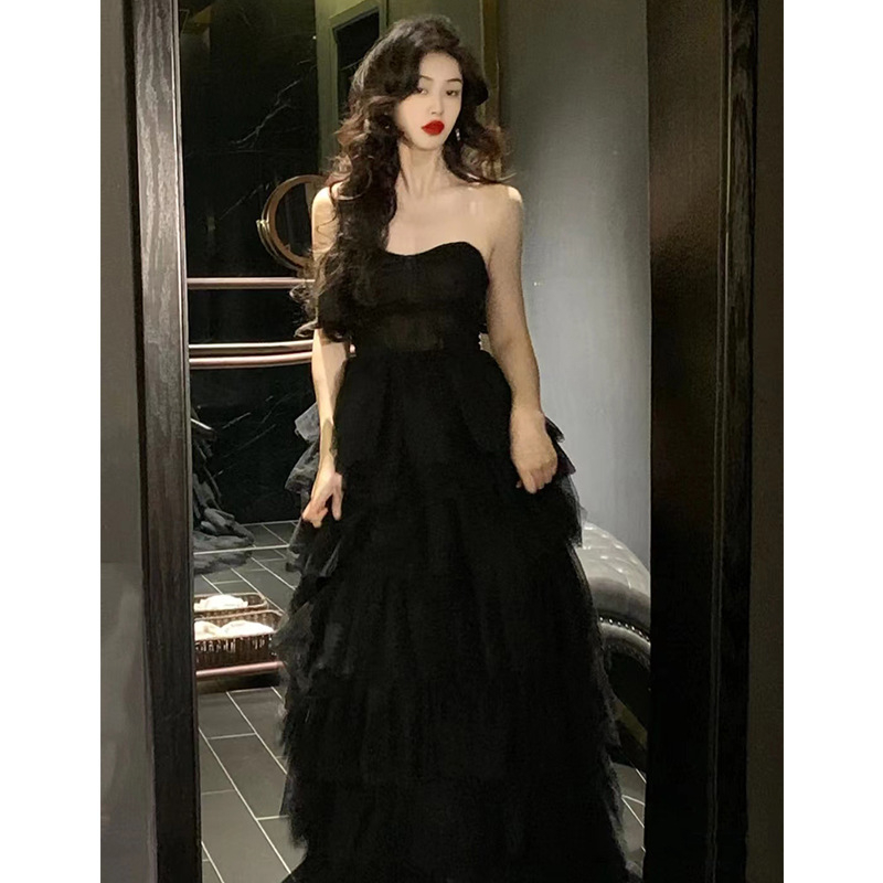 Női estélyi ruha: csőtop, A-vonalú hosszú szoknya, háromnegyedes ujjak, poliészter 70–80%