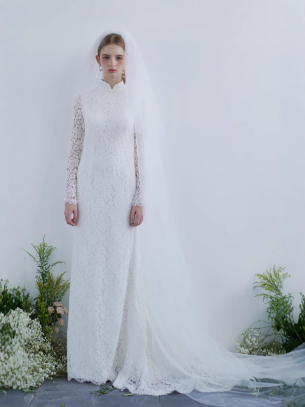 Menyasszonyi ruha sellő fazon, csipkés gallérral, kínai stílusú cheongsam gallér, magas derék, hosszú szoknya, poliészter anyag