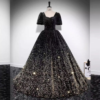 Večernja haljina za solo vokalni nastup, visoki struk, princes suknja, rukavi 3/4, dugačka tutu-stil haljine, poliester materijal (70–80%).