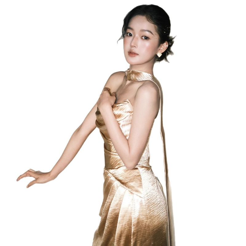 Rochie de mireasă din chenille, siluetă fishtail cu talie strânsă, stil tube-top, lungă, toamnă 2025