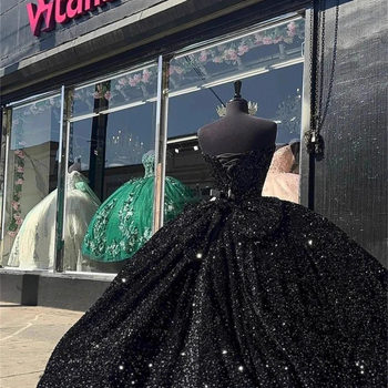 Булчинска рокля, полиестерен плат; съдържание 70–80% полиестер; А-линия, висока талия, пола от тюл.