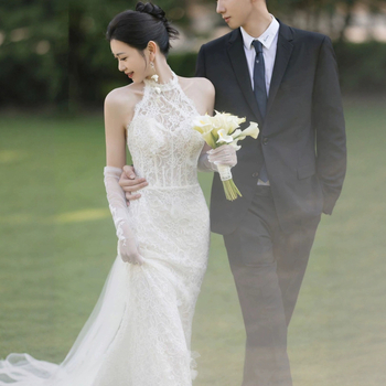 Halter nyakú menyasszonyi ruha, sellő sziluett magas derékkal, hosszú ruha, poliészter 30-50%, ősz 2025