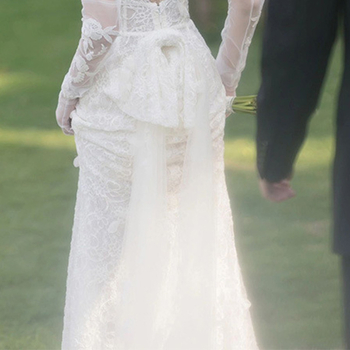 Halter nyakú menyasszonyi ruha, sellő sziluett magas derékkal, hosszú ruha, poliészter 30-50%, ősz 2025