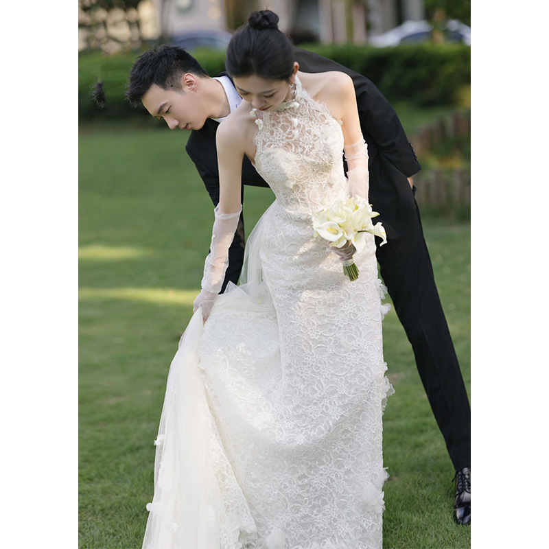 Halter nyakú menyasszonyi ruha, sellő sziluett magas derékkal, hosszú ruha, poliészter 30-50%, ősz 2025