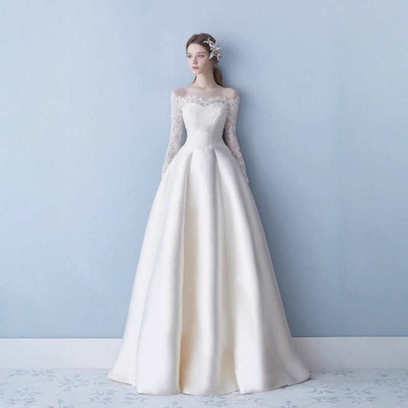 Rochie de mireasă, decolteu în V profund, talie înaltă, fustă pufoasă, mâneci lungi, poliester