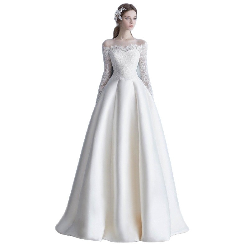 Rochie de mireasă, decolteu în V profund, talie înaltă, fustă pufoasă, mâneci lungi, poliester