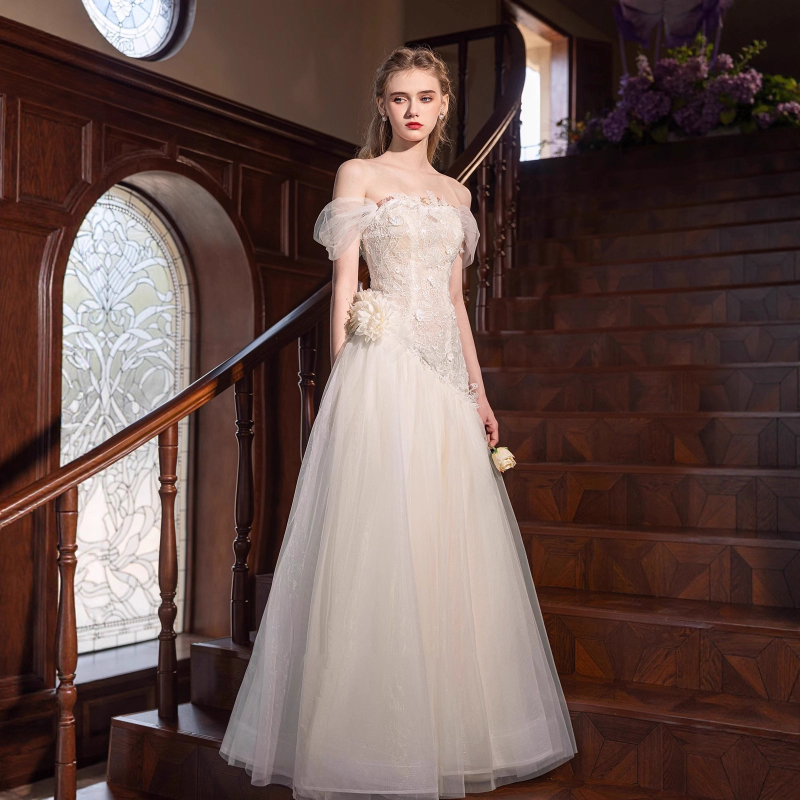 Rochie de mireasă cu siluetă sirenă (fishtail), cu un umăr, fără mâneci, talie înaltă, croială slim-fit