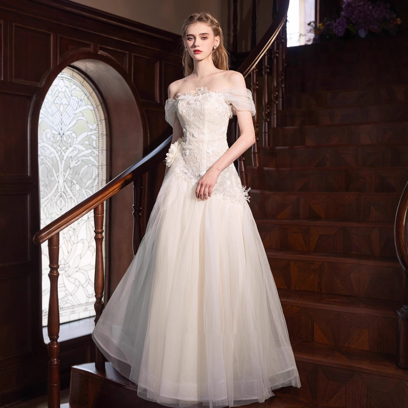 Rochie de mireasă cu siluetă sirenă (fishtail), cu un umăr, fără mâneci, talie înaltă, croială slim-fit