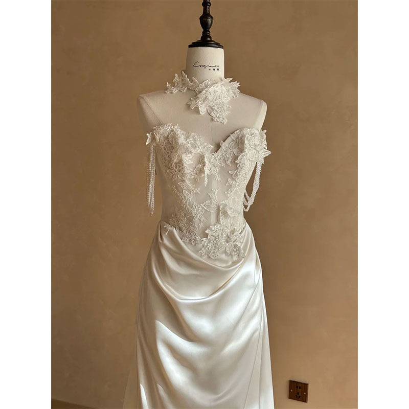 Francuski stil vintage čipkaste vjenčane haljine, A-linijska silueta, visok pas, rukavi do tri četvrtine, saten završetak, acetatna tkanina (80–90% acetata; 50–70% poliestera)