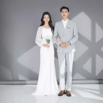 Estélyi ruha, A-vonalú szabás, 3/4-es ujjú, hosszú szoknya, középső derekú, bélés poliészter