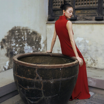 Rochie de seară din amestec acetat-poliester (50-70% din fiecare fibră), talie înaltă, guler în formă de U și dreptunghiular, croială A