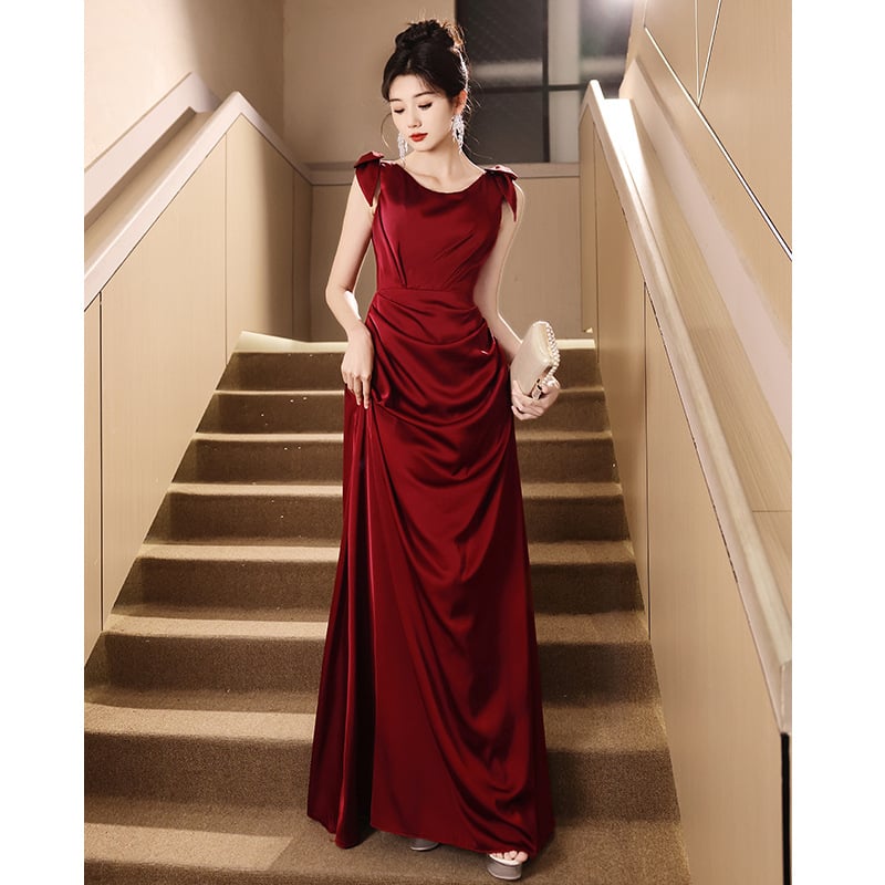 Svadobné šaty s A líniou, vysoký pás, bez rukávov, dlhá sukňa.