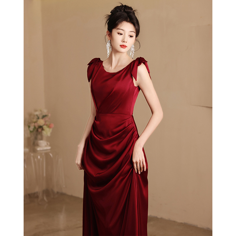 Svadobné šaty s A líniou, vysoký pás, bez rukávov, dlhá sukňa.