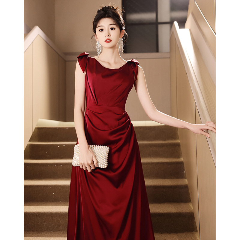 Svadobné šaty s A líniou, vysoký pás, bez rukávov, dlhá sukňa.