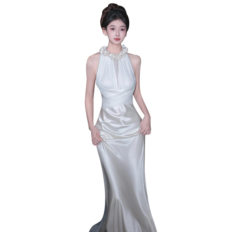 Rochie de mireasă din satin de acetat, croială în A, talie înaltă, fără mâneci, lungă (Țesătură: acetat; Compoziția principală a țesăturii: 70-80% acetat, 70-80% poliester; Siluetă: A-line; Talie: înaltă; Lungime: lungă)