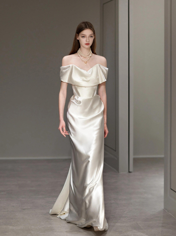 Vjenčana haljina s jednim ramenom, A-linija, 3/4 rukava, duga suknja, niski struk